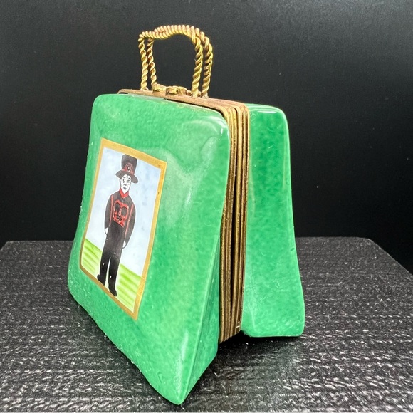 Hand painted LIMOGES BOX RETIRED!! - Picture 2 of 13